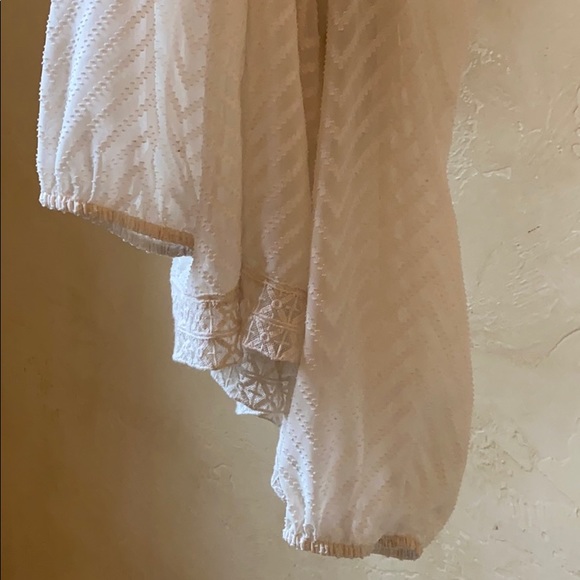 Creamy chevron, sheer Blouse with lace trim - Picture 6 of 7